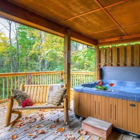 Great Location Pool Table Hot Tub Villa Gatlinburg Exterior photo